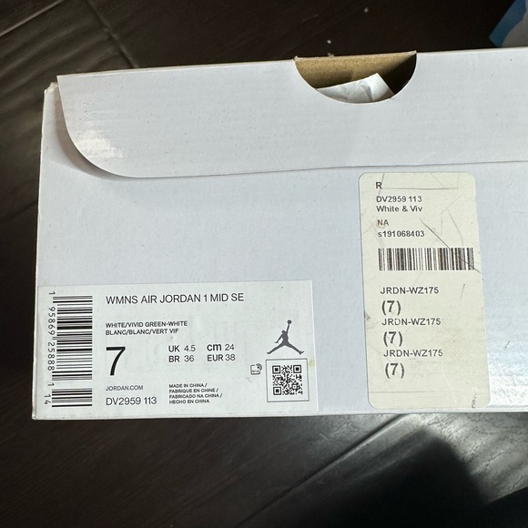 Nike Jordan 1 Mid - Picture 6 of 6